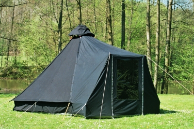 Datei:Eingangsvorbau.jpg