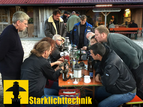 Datei:Lampengespraechestarklichttechnik.jpg