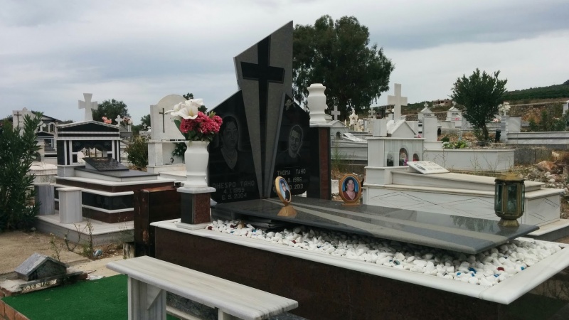 Datei:Albanienfriedhof.jpg
