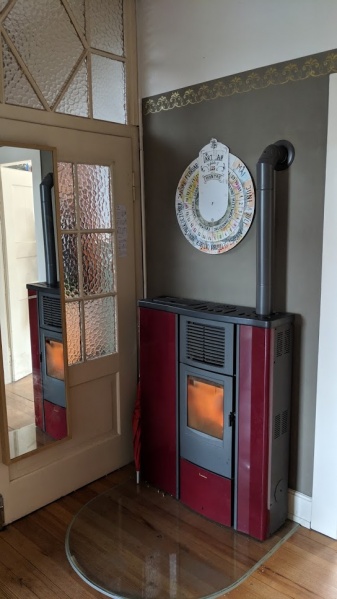 Datei:Wohnung3og33pelletofen.jpg